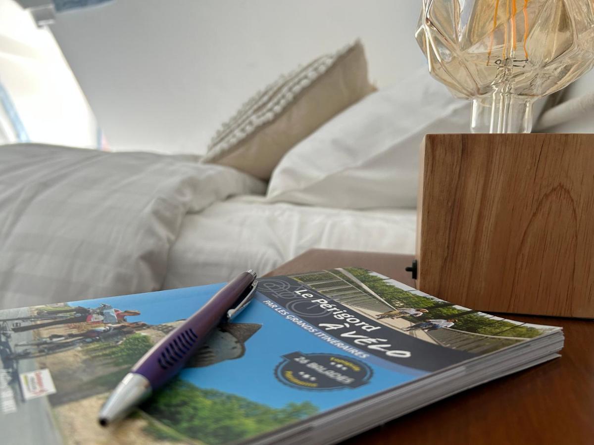 Demeure Du Vallon - Chambres D'Hotes De Charme Azerat 外观 照片
