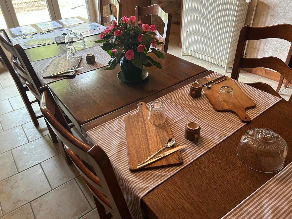 Demeure Du Vallon - Chambres D'Hotes De Charme Azerat 外观 照片