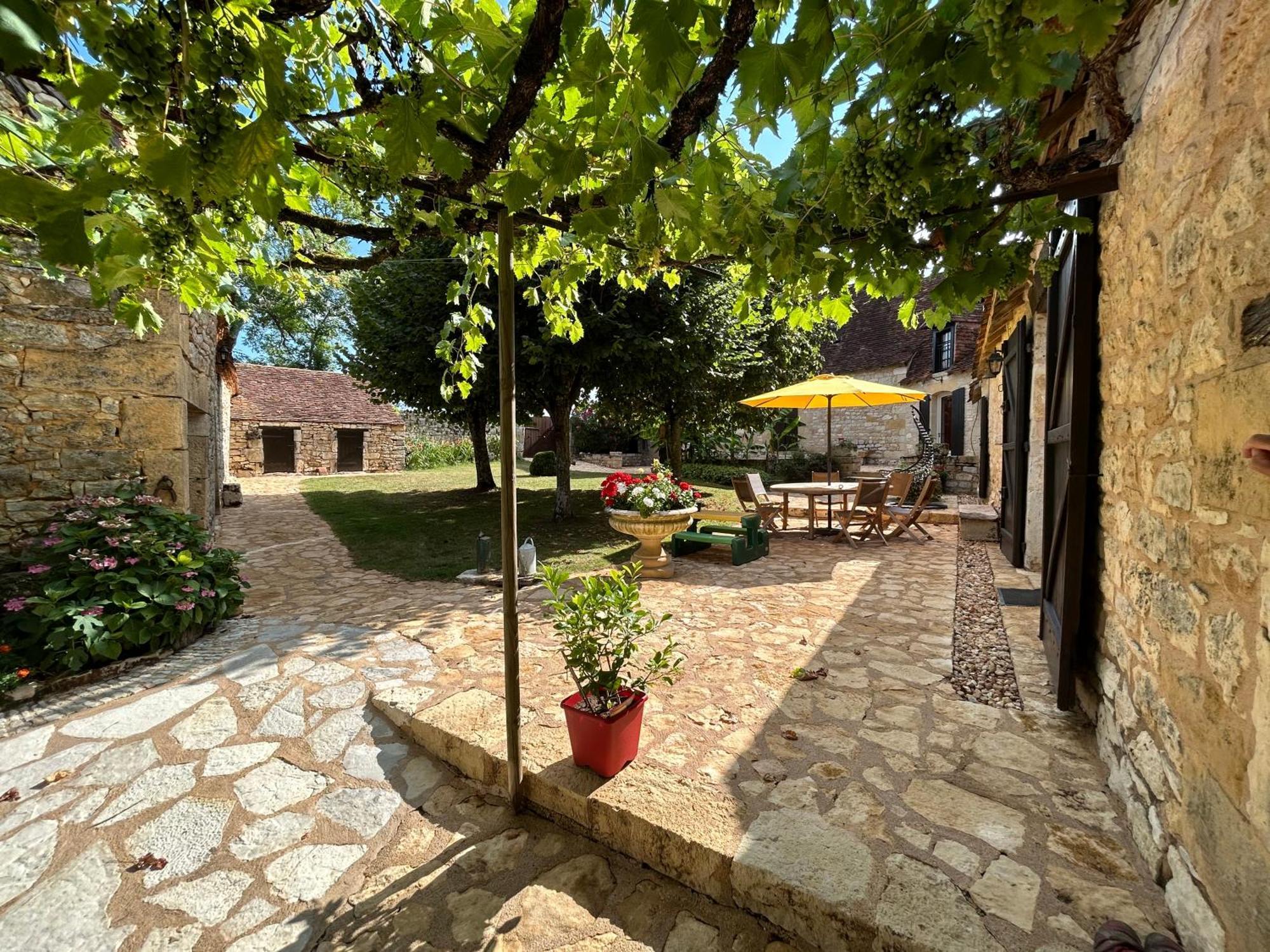 Demeure Du Vallon - Chambres D'Hotes De Charme Azerat 外观 照片