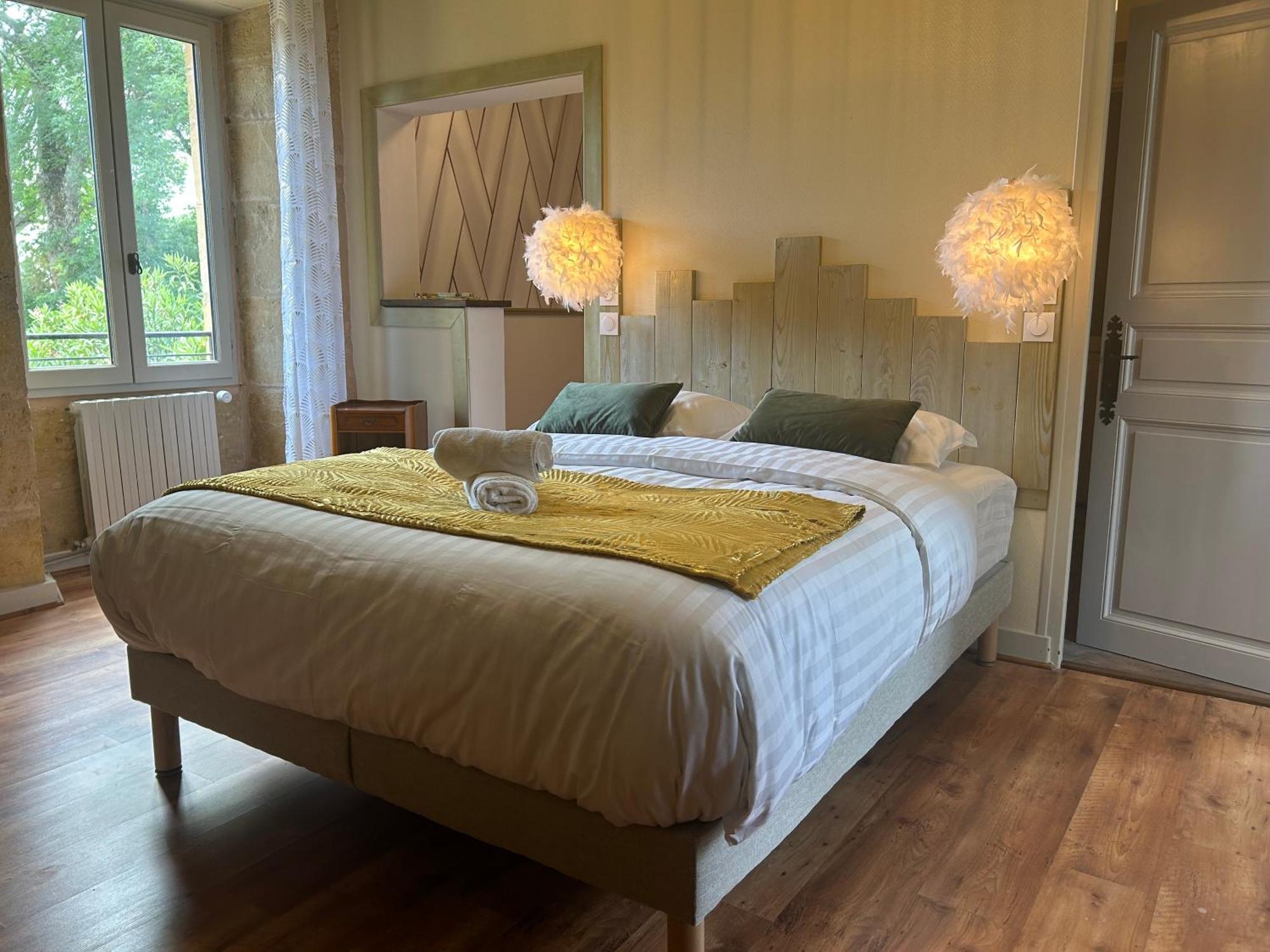Demeure Du Vallon - Chambres D'Hotes De Charme Azerat 外观 照片