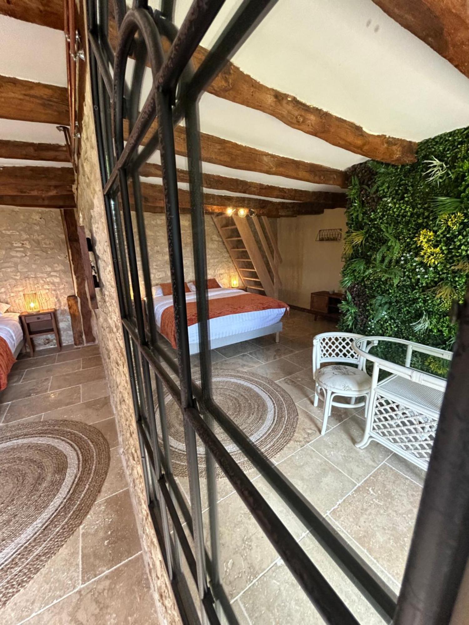 Demeure Du Vallon - Chambres D'Hotes De Charme Azerat 外观 照片